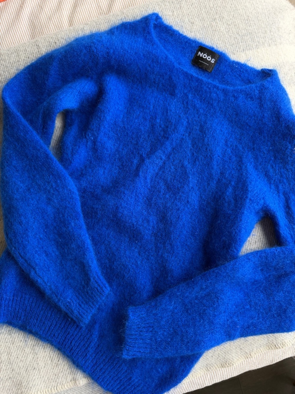 Noos Brand vibrant Klein Blue vneck sweater